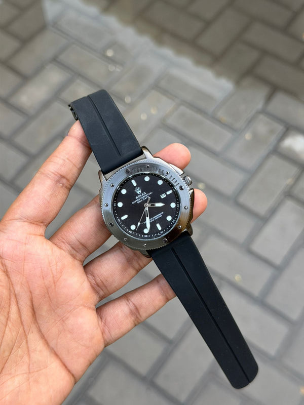 Classic Heritage honeycomb silver dial steel watch with presentation box